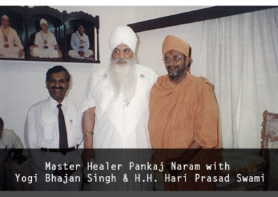 Master Healer Pankaj Naram with Yogi Bhajan Singh _ H.H. Hari Prasad Swami